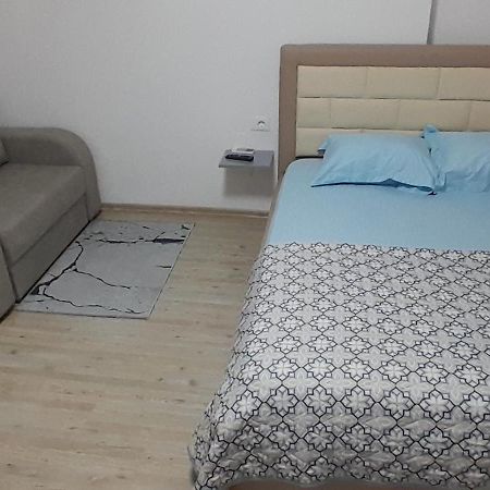 Klent Studio Apartment โปกราเดซ ภายนอก รูปภาพ