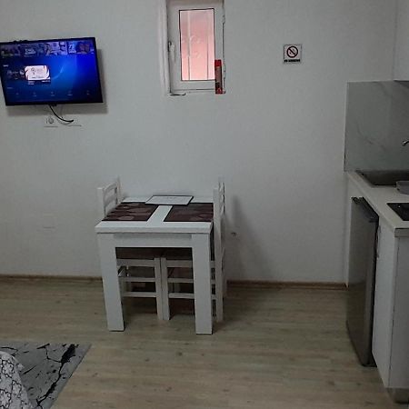 Klent Studio Apartment โปกราเดซ ภายนอก รูปภาพ