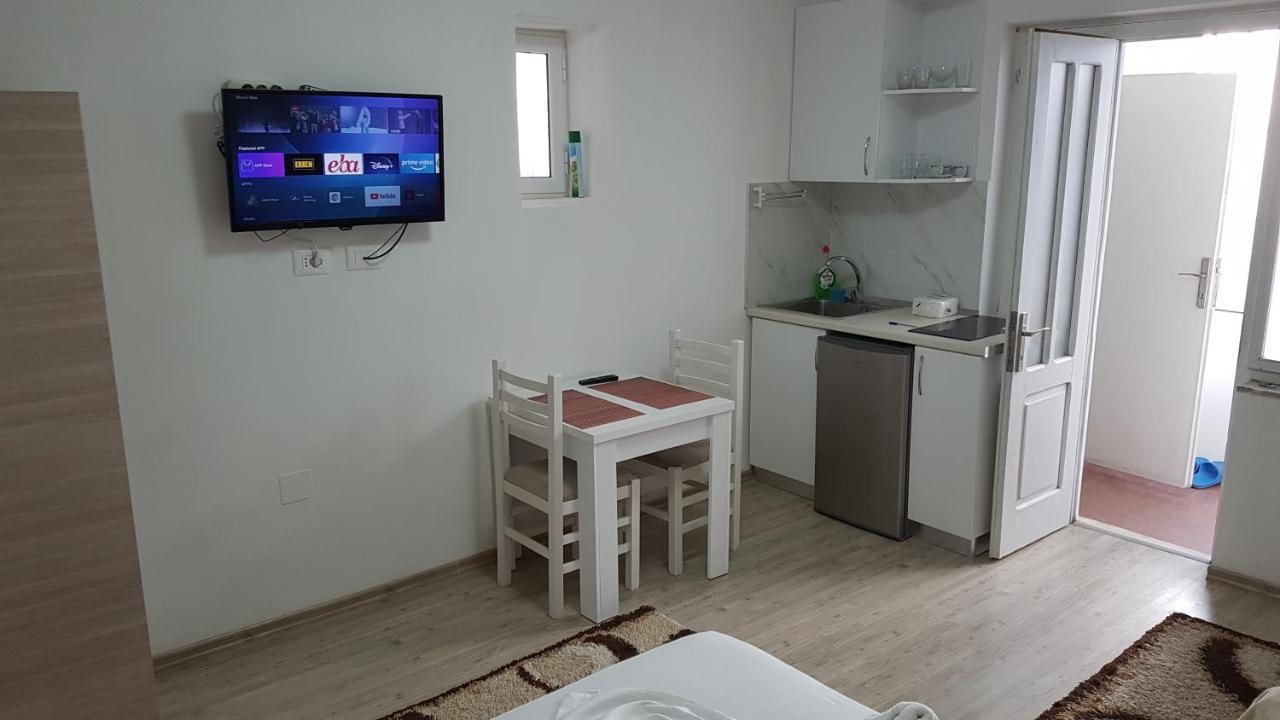Klent Studio Apartment โปกราเดซ ภายนอก รูปภาพ