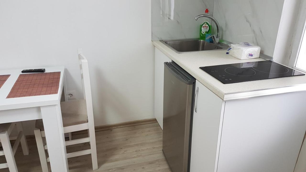 Klent Studio Apartment โปกราเดซ ภายนอก รูปภาพ