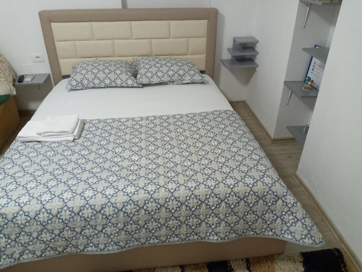 Klent Studio Apartment โปกราเดซ ภายนอก รูปภาพ