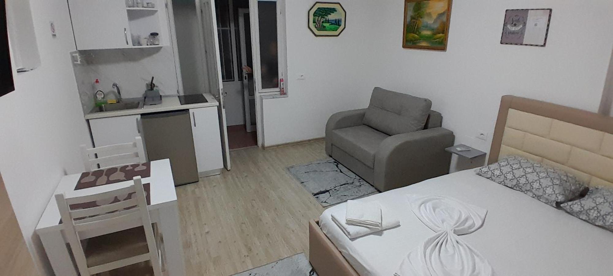 Klent Studio Apartment โปกราเดซ ภายนอก รูปภาพ