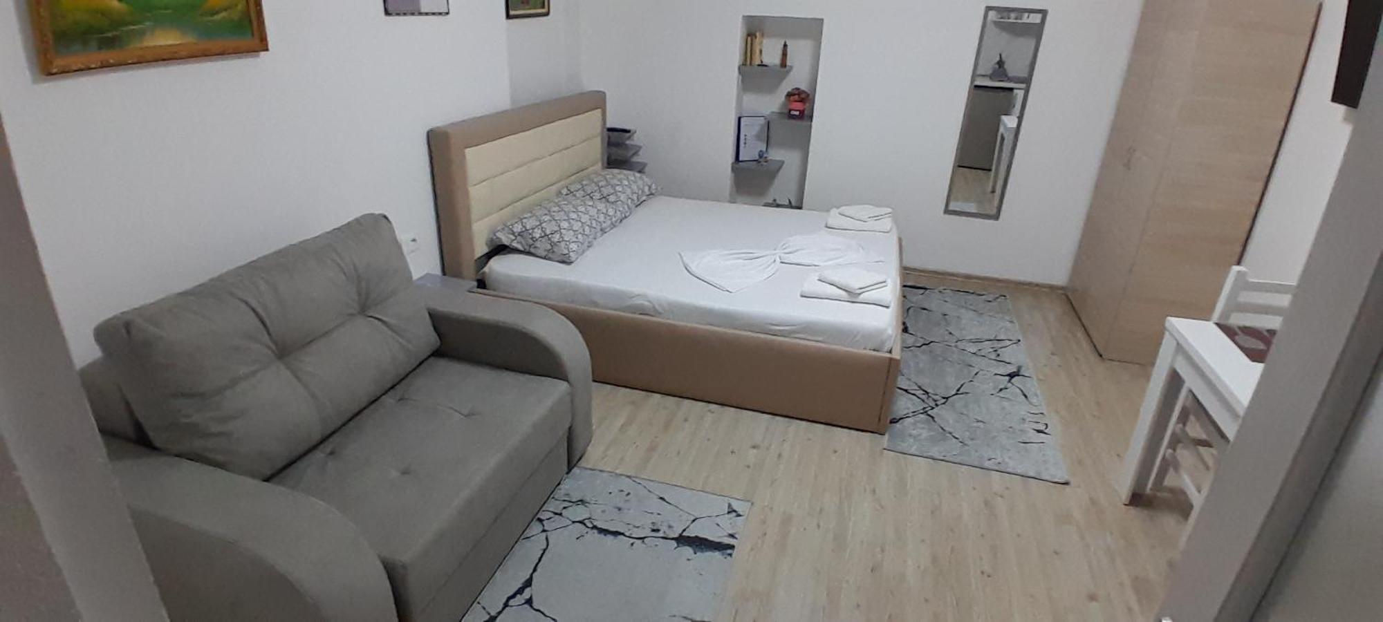 Klent Studio Apartment โปกราเดซ ภายนอก รูปภาพ