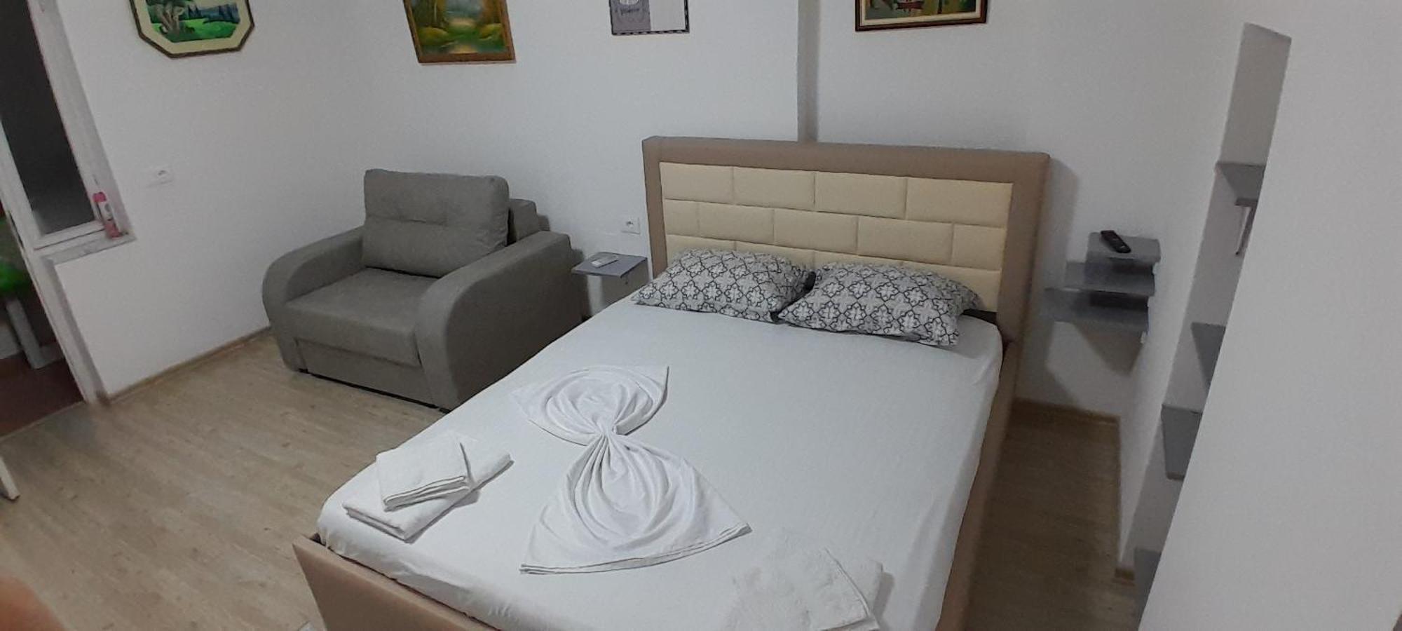 Klent Studio Apartment โปกราเดซ ภายนอก รูปภาพ