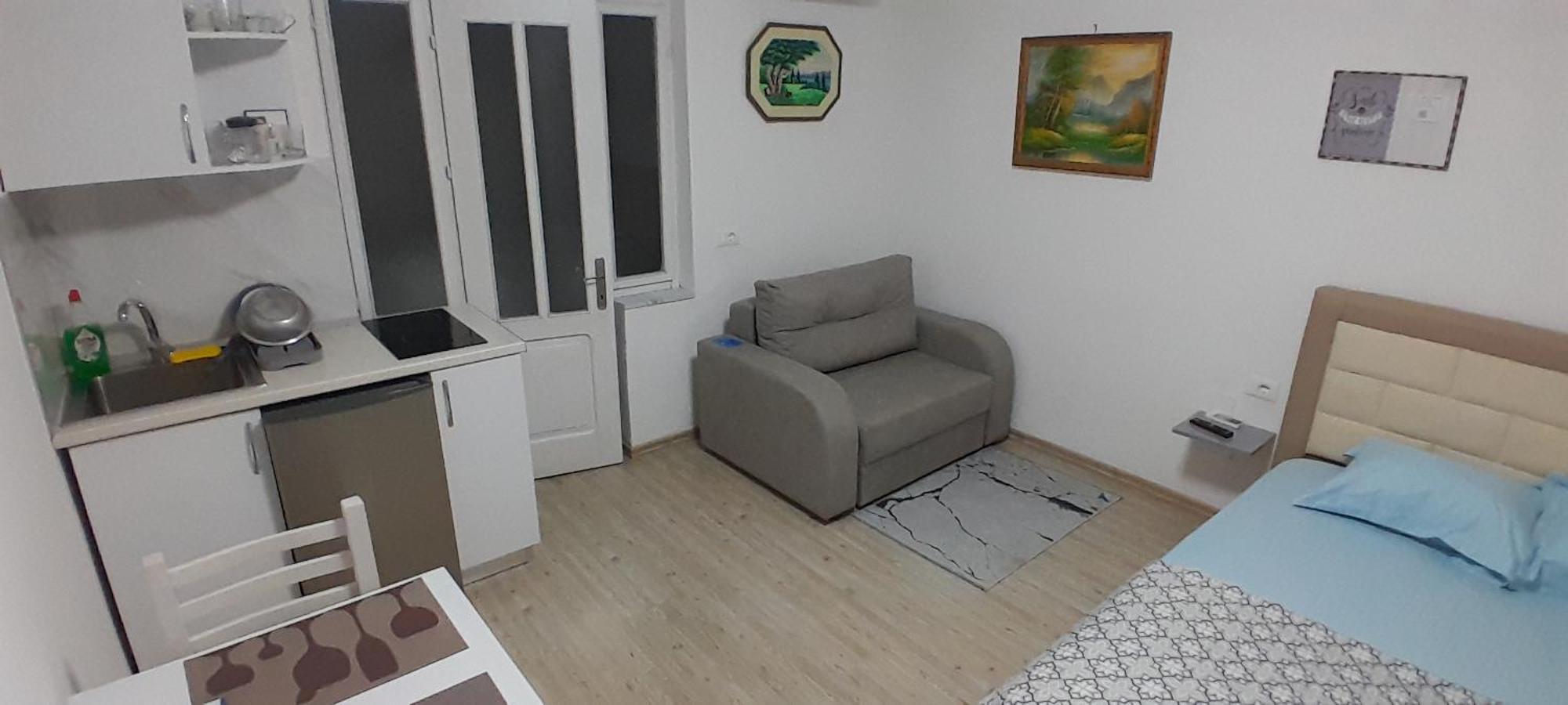 Klent Studio Apartment โปกราเดซ ภายนอก รูปภาพ